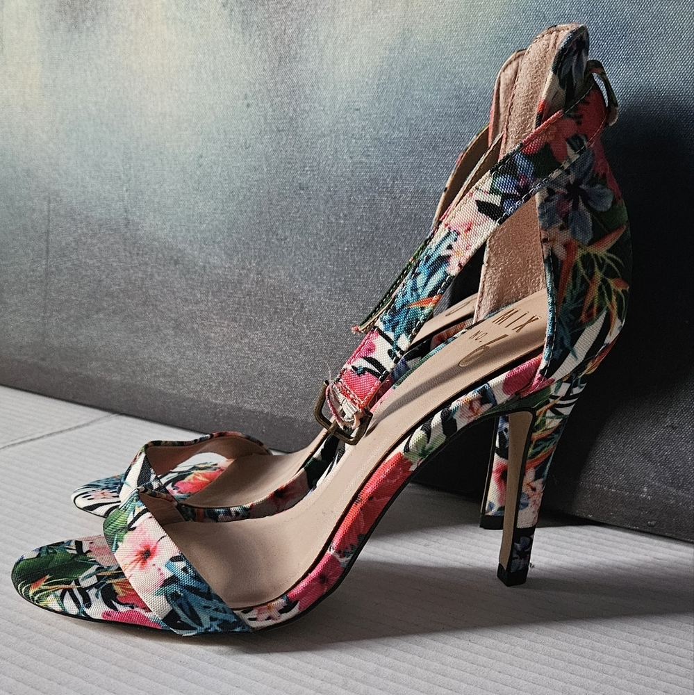 Mix No. 6 Women's Floral Heels EUC - Picture 4 of 8